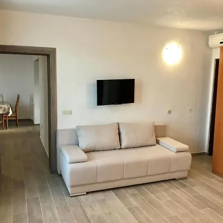 Ruzica * Zastrazisce