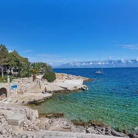 Ružica * Zastražišće